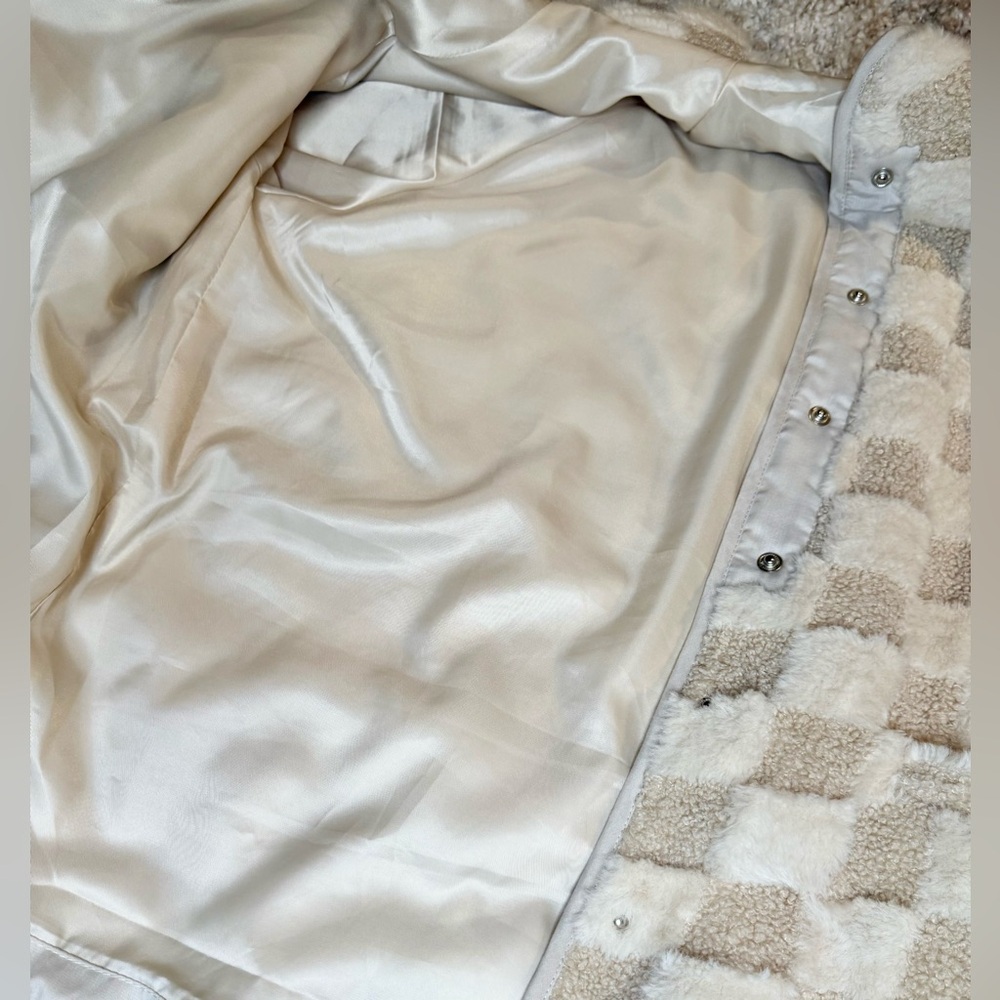 NWOT Checkered Sherpa Jacket Women’s Oversized Fleece White Tan Checker Coat - Picture 10 of 14